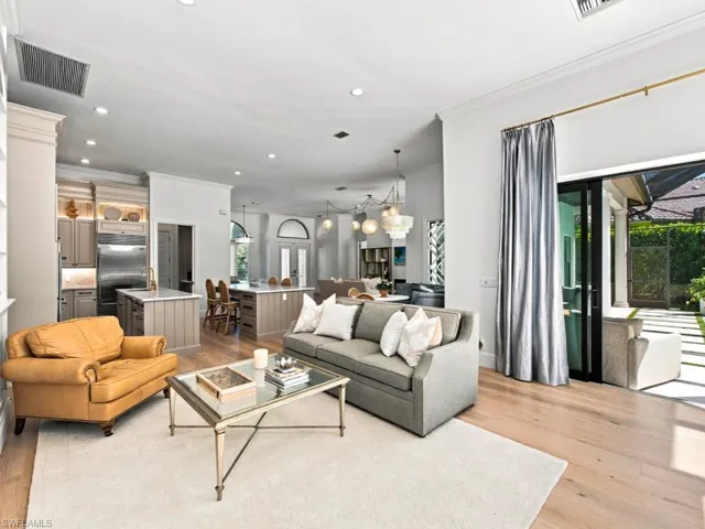 9833 Clear Lake Cir, Naples, Florida 34109