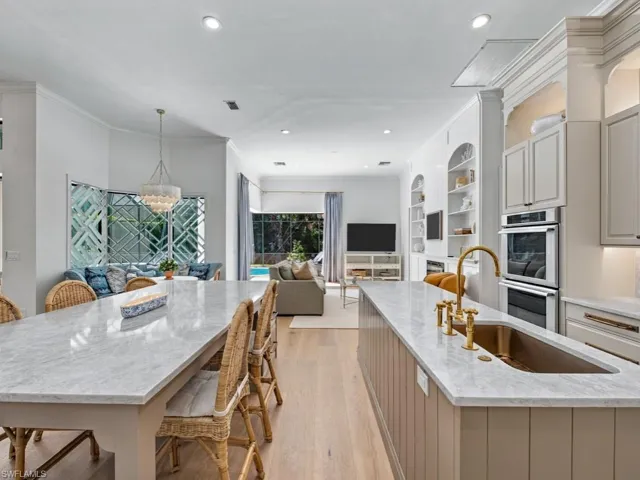 9833 Clear Lake Cir, Naples, Florida 34109