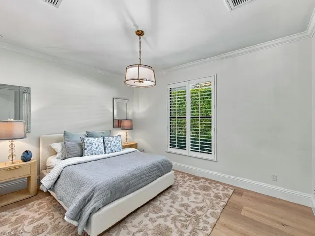 9833 Clear Lake Cir, Naples, Florida 34109