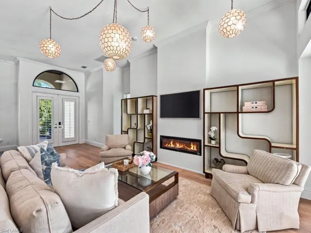 9833 Clear Lake Cir, Naples, Florida 34109