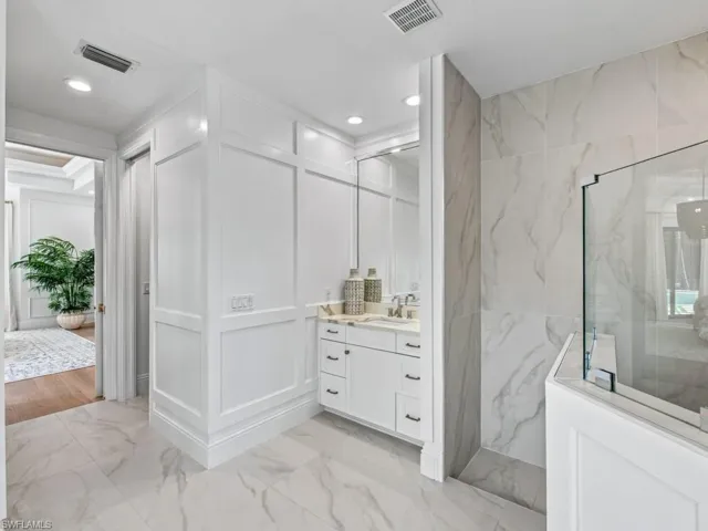 9833 Clear Lake Cir, Naples, Florida 34109
