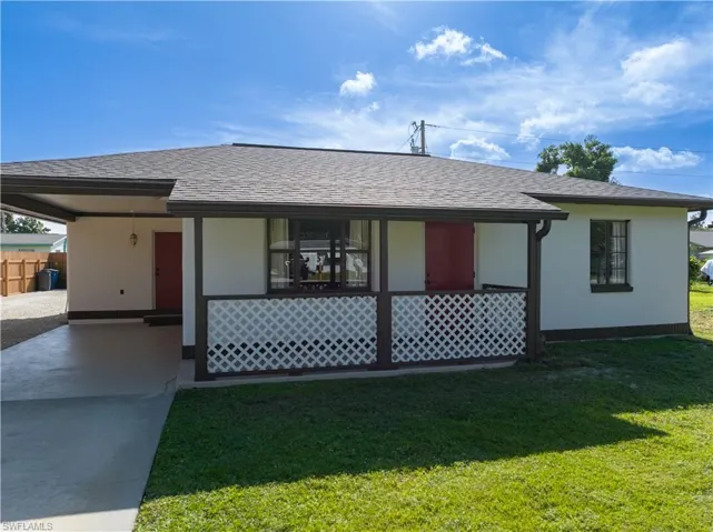 View of front facade with a porch and a front yard