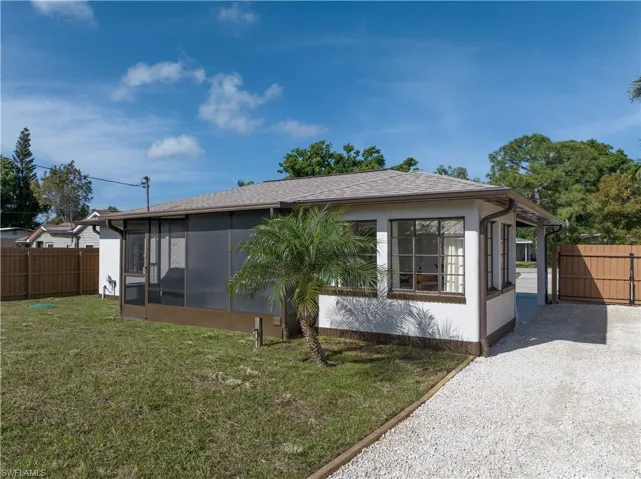 211  Crescent Lake  DR, North Fort Myers, FL 33917