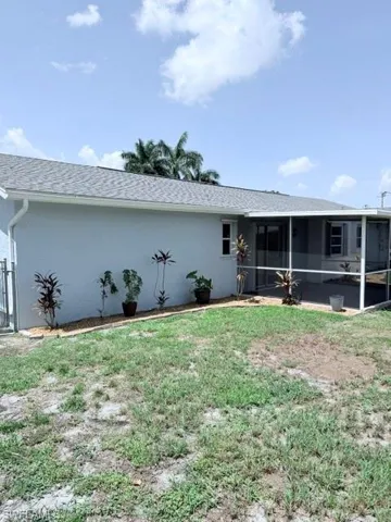 Side view of lanai from outside of house.