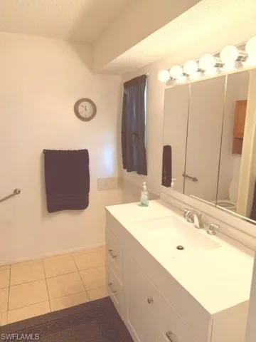 Master bathroom en suite.