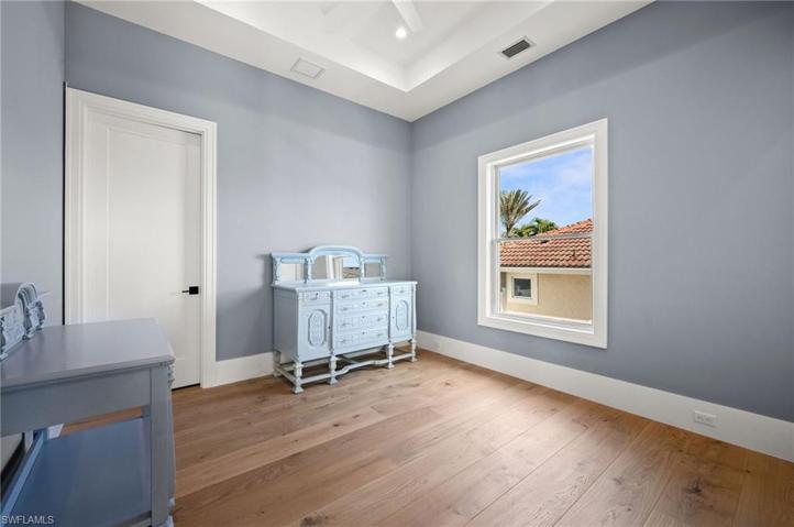 Bedroom 2 (first floor)