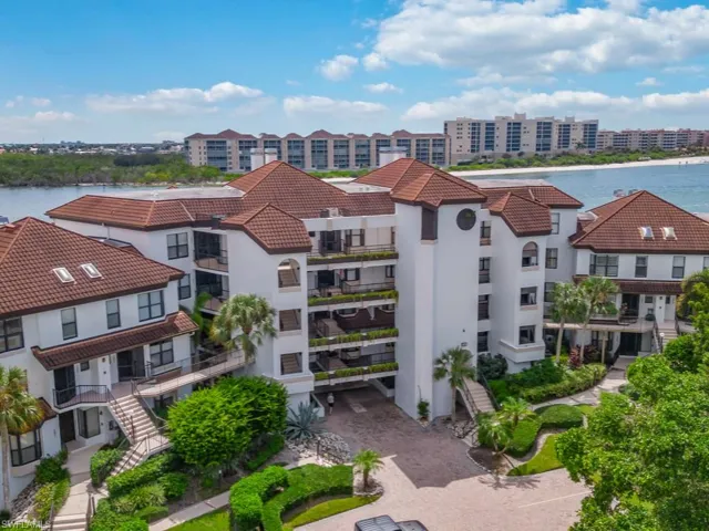232 La Peninsula Blvd 232, Naples, Florida 34113