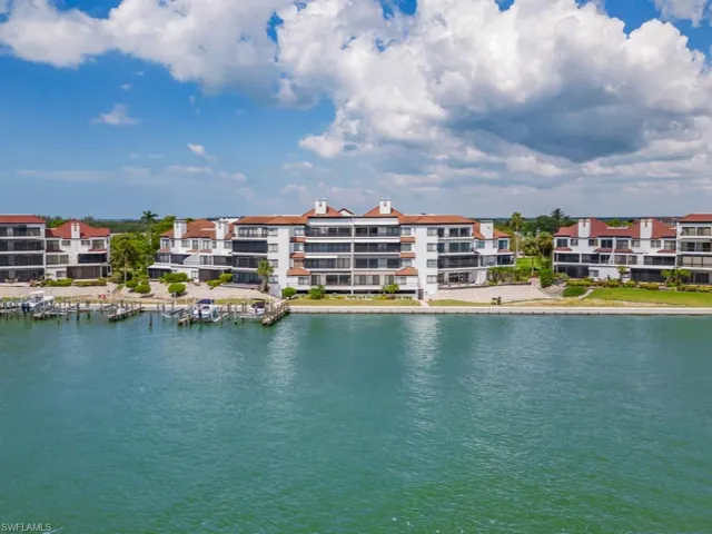 232 La Peninsula Blvd 232, Naples, Florida 34113