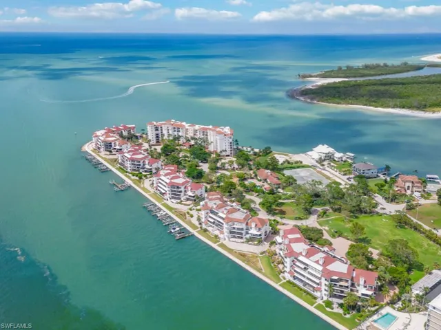 232 La Peninsula Blvd 232, Naples, Florida 34113