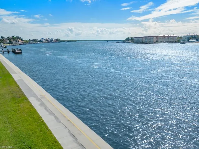 232 La Peninsula Blvd 232, Naples, Florida 34113