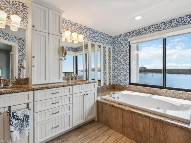 232 La Peninsula Blvd 232, Naples, Florida 34113