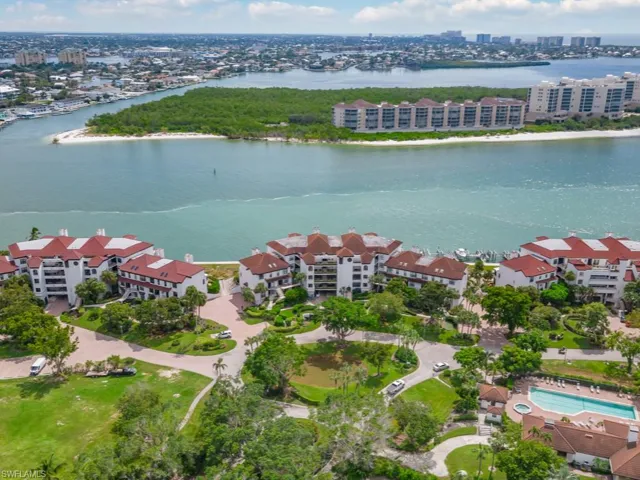 232 La Peninsula Blvd 232, Naples, Florida 34113
