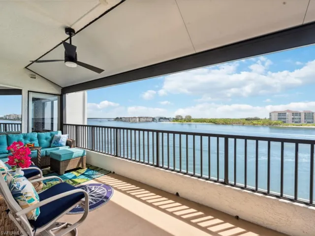 232 La Peninsula Blvd 232, Naples, Florida 34113