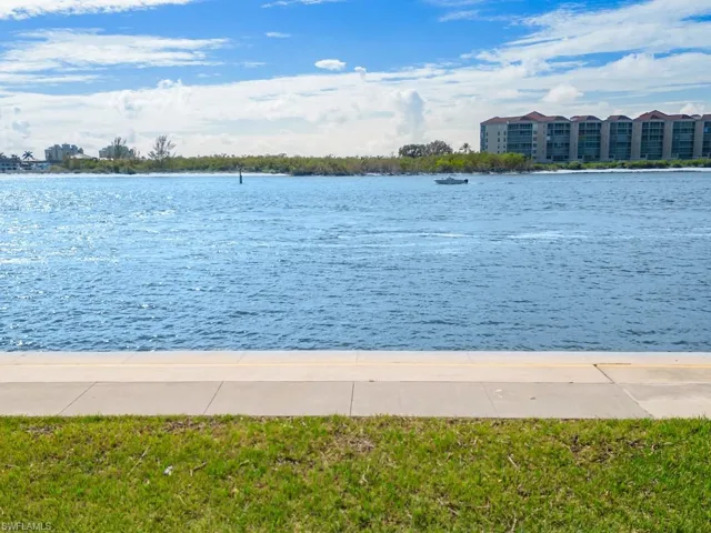 232 La Peninsula Blvd 232, Naples, Florida 34113