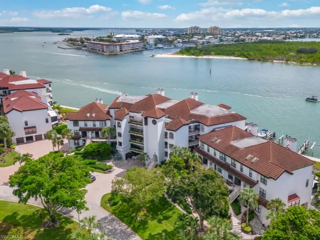232 La Peninsula Blvd 232, Naples, Florida 34113