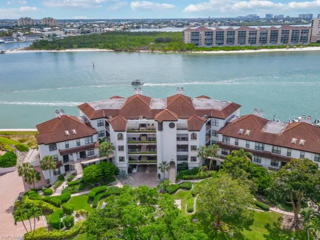 232 La Peninsula Blvd 232, Naples, Florida 34113