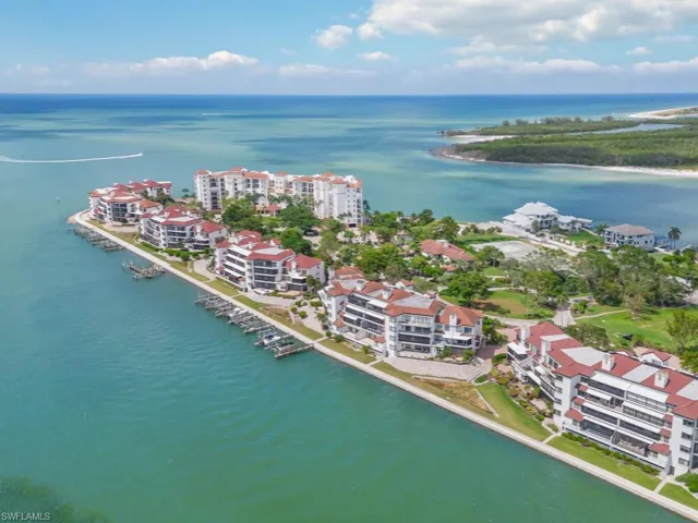 232 La Peninsula Blvd 232, Naples, Florida 34113