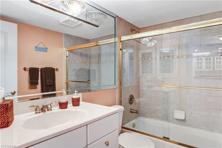 Fully equipped Ensuite Bathroom