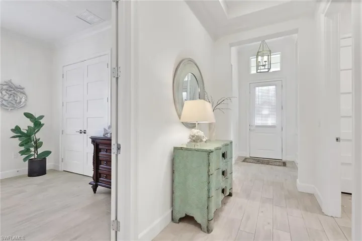 6367 Negril Isle Dr, Naples, Florida 34113
