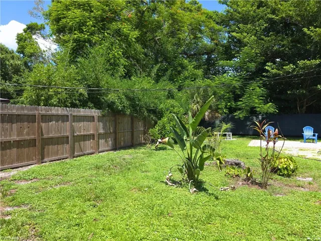 1915  Llewellyn  DR, Fort Myers, FL 33901