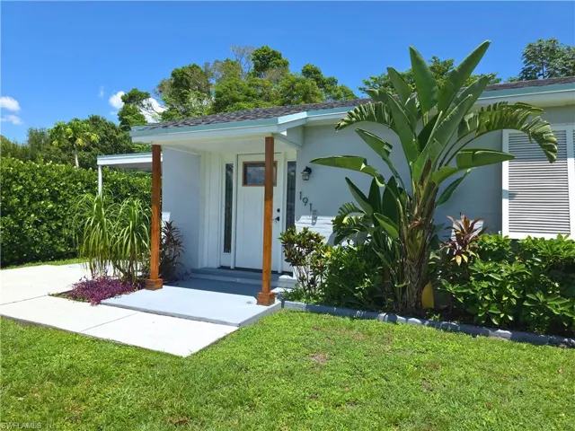 1915  Llewellyn  DR, Fort Myers, FL 33901