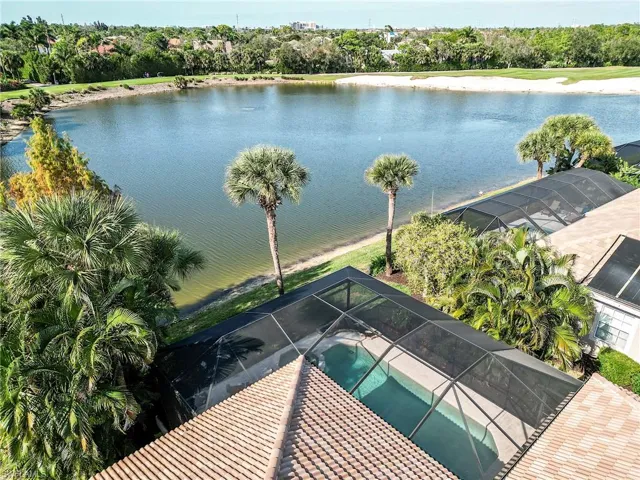 Wonderful lake and golf location