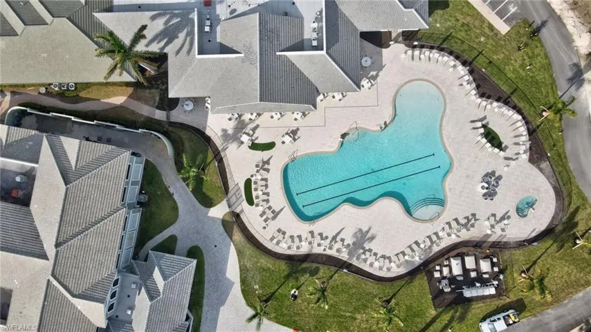 Brand new resort style pool, outdoor bar/restaurant