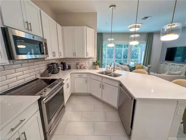 232  Indies E DR, Naples, FL 34114