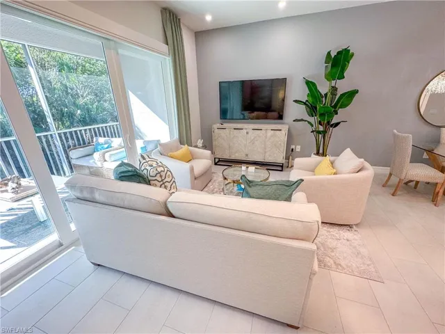 232  Indies E DR, Naples, FL 34114
