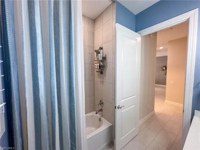 232  Indies E DR, Naples, FL 34114