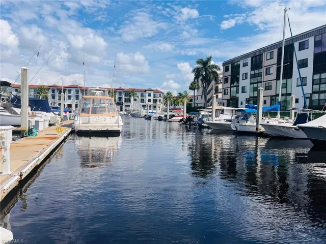 801  River Point  DR, Naples, FL 34102