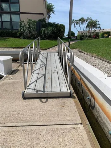 801  River Point  DR, Naples, FL 34102