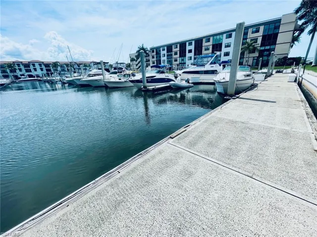 801  River Point  DR, Naples, FL 34102