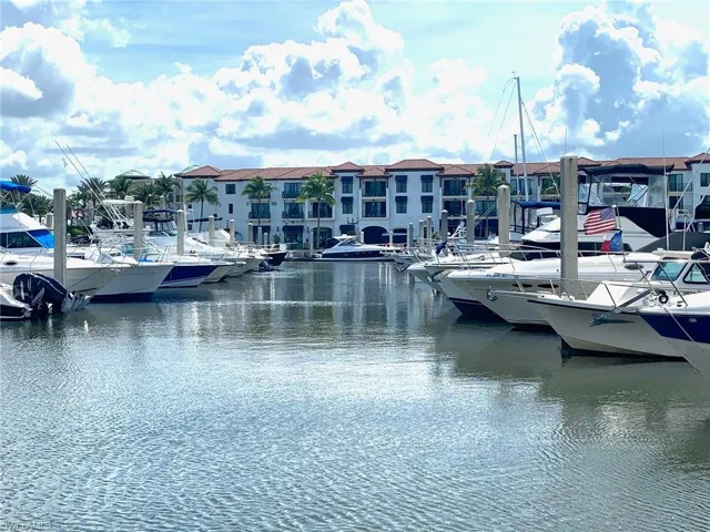 801  River Point  DR, Naples, FL 34102