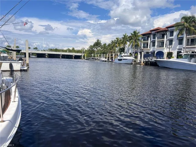 801  River Point  DR, Naples, FL 34102