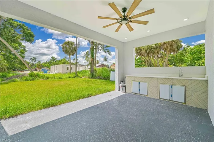 View of patio / terrace with ceiling fan