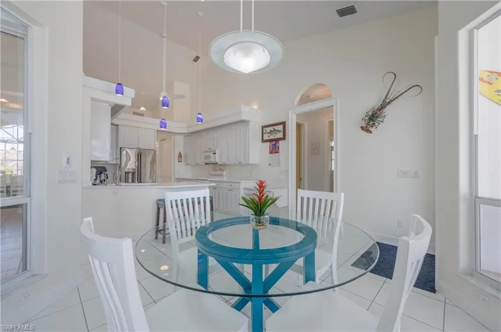 Breakfast Dining & Kitchen