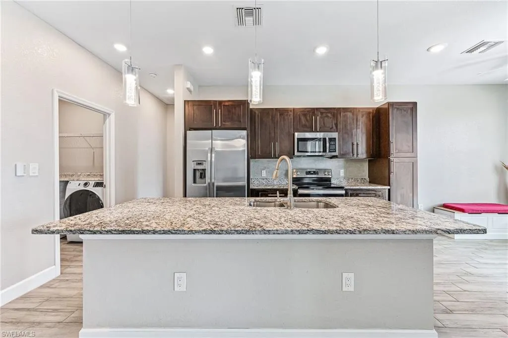 2909 24th AVE, Cape Coral, FL 33993,225061583