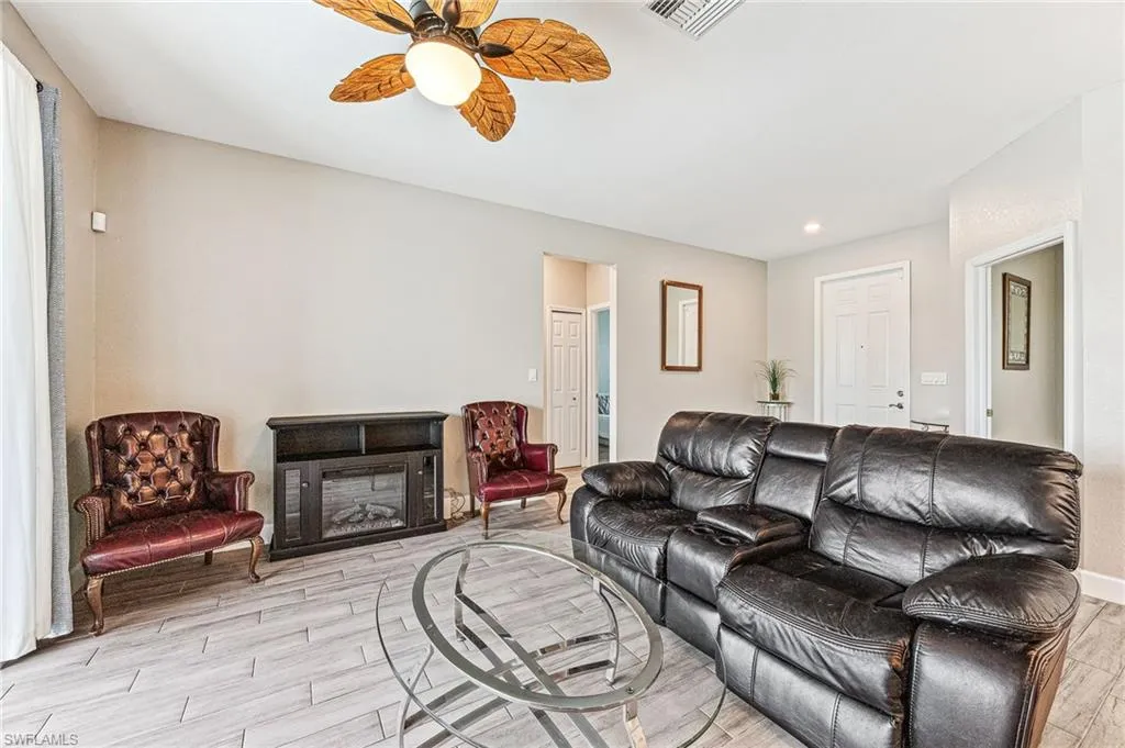 2909 24th AVE, Cape Coral, FL 33993,225061583