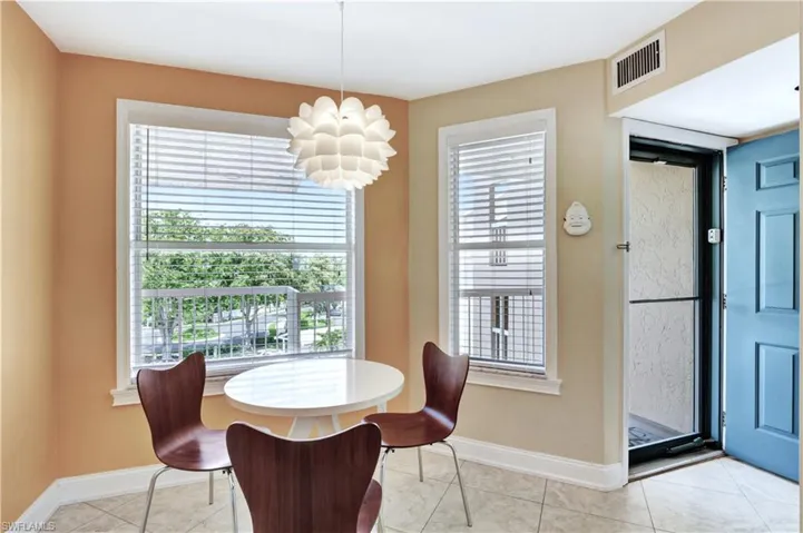 Kitchen eating area