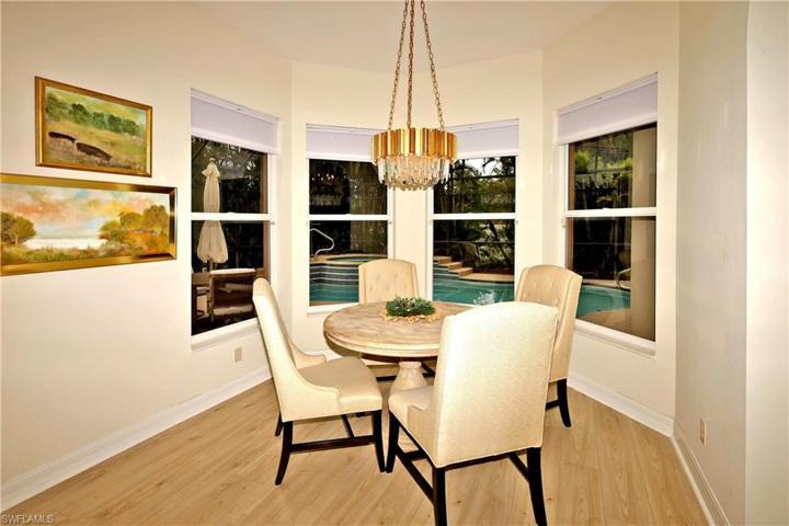 Dinette overlooking pool