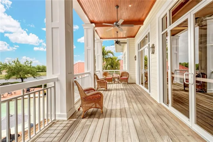 Sunroom with ceiling fan