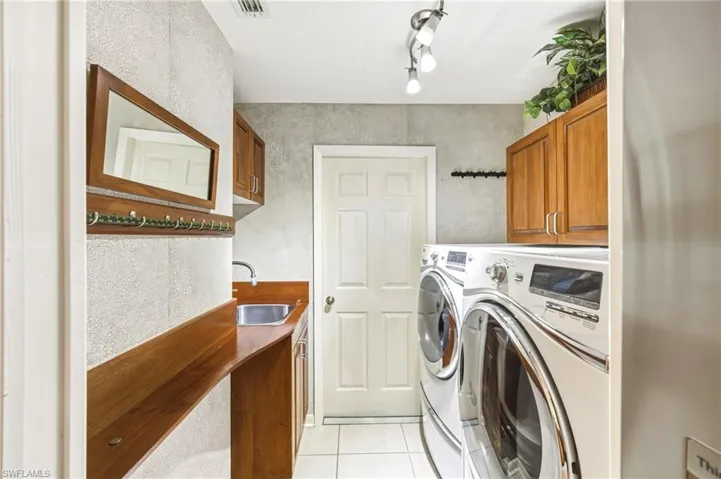 2038 Nw 3rd Ter, Cape Coral, Florida 33993