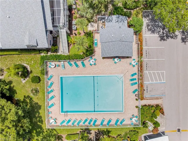 Bird's eye view of a pool area