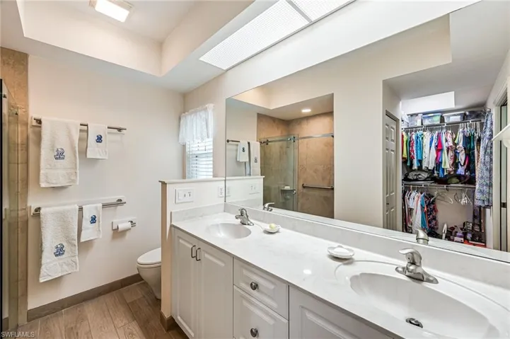 5696  Greenwood  CIR, Naples, FL 34112