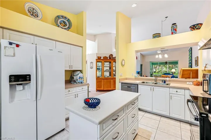 5696  Greenwood  CIR, Naples, FL 34112