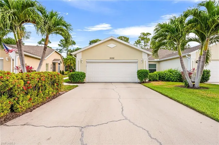 5696  Greenwood  CIR, Naples, FL 34112