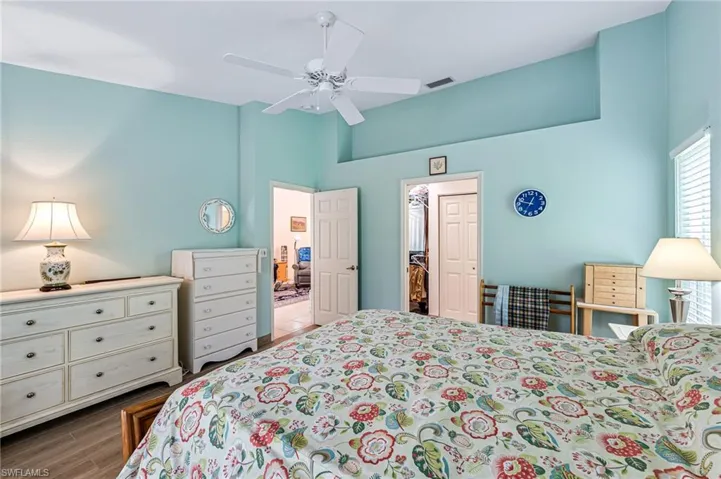 5696  Greenwood  CIR, Naples, FL 34112