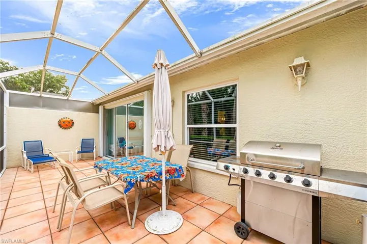 5696  Greenwood  CIR, Naples, FL 34112