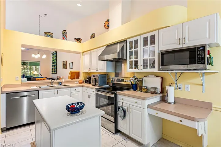 5696  Greenwood  CIR, Naples, FL 34112